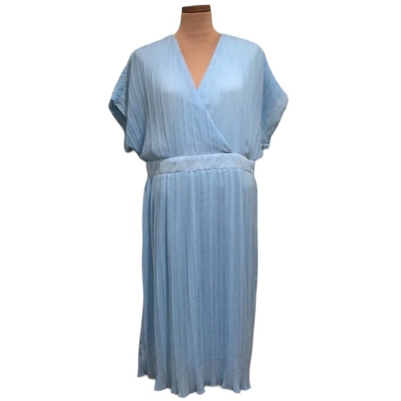 NWT Boohoo Midi Dress Size US 16 Pastel Blue Pleated - Picture 1 of 9
